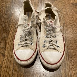 White low top converse women’s 8
